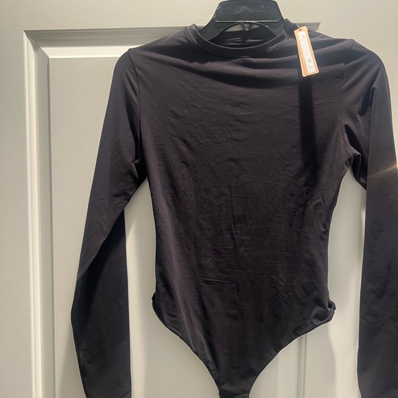NWT SKIMS Long sleeve bodysuit color onyx size medium - Picture 5 of 5
